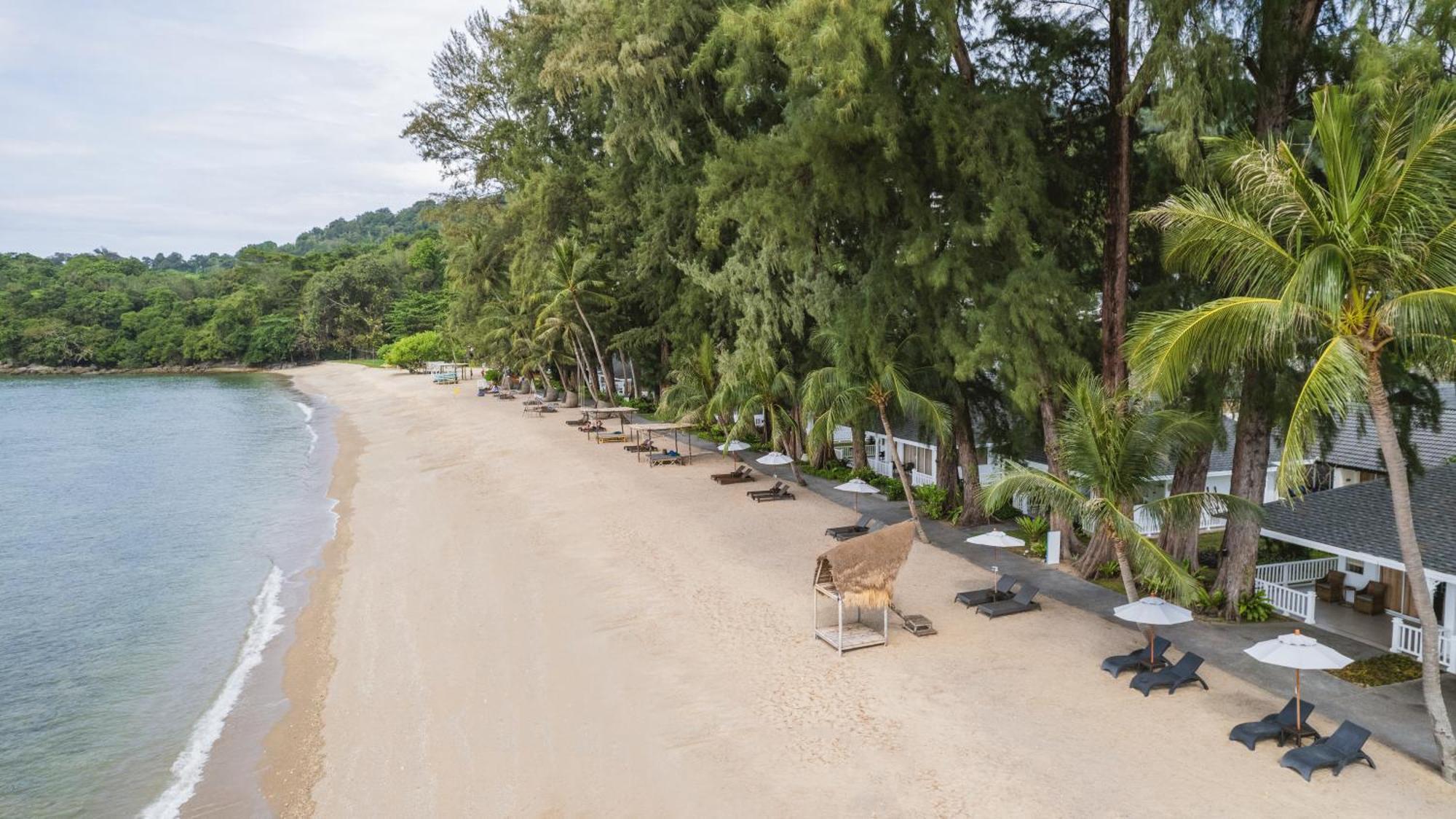 Thavorn Beach Village Resort & Spa Phuket Kamala Beach Esterno foto The beach at the resort